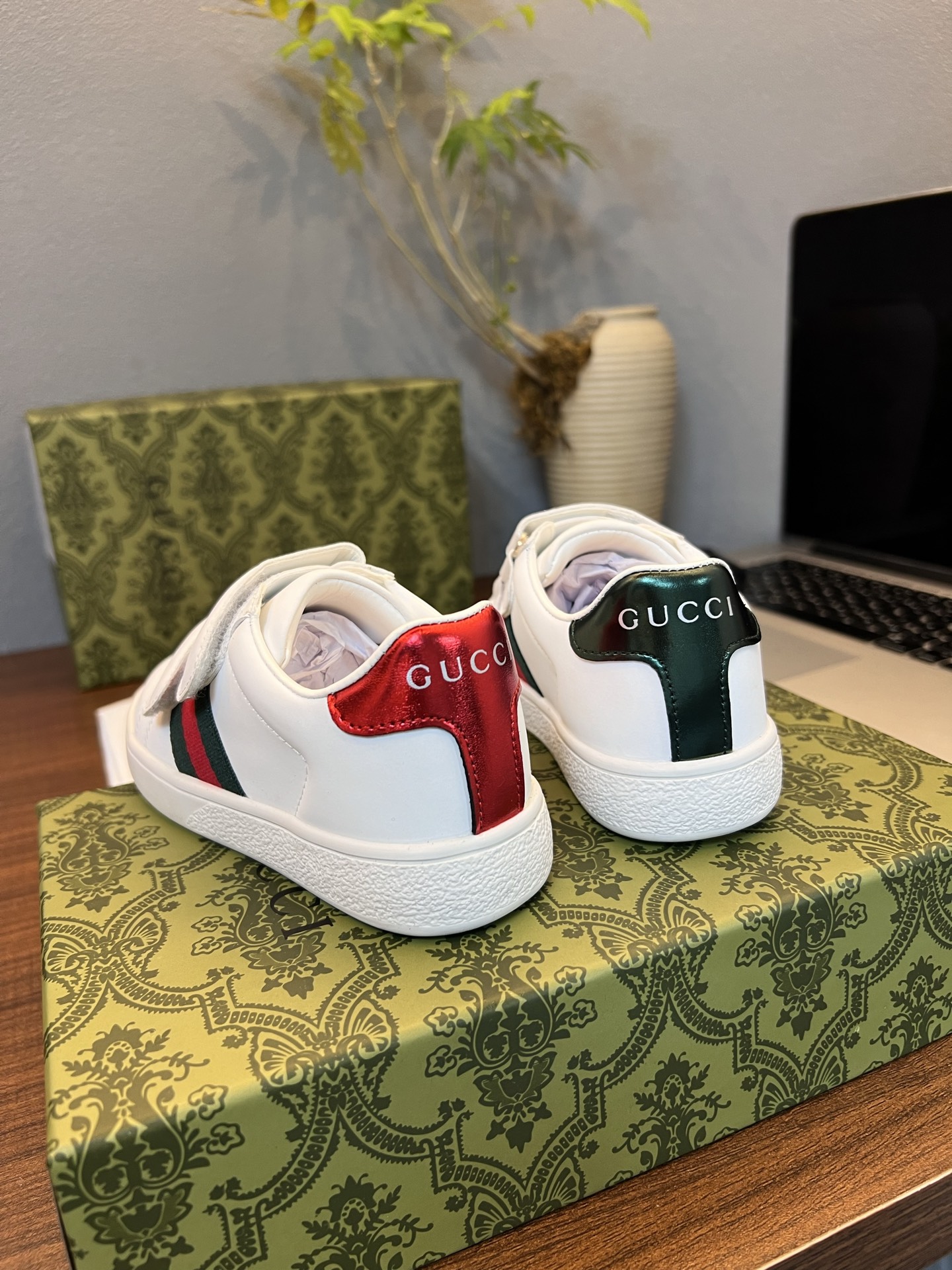 Children's shoes child